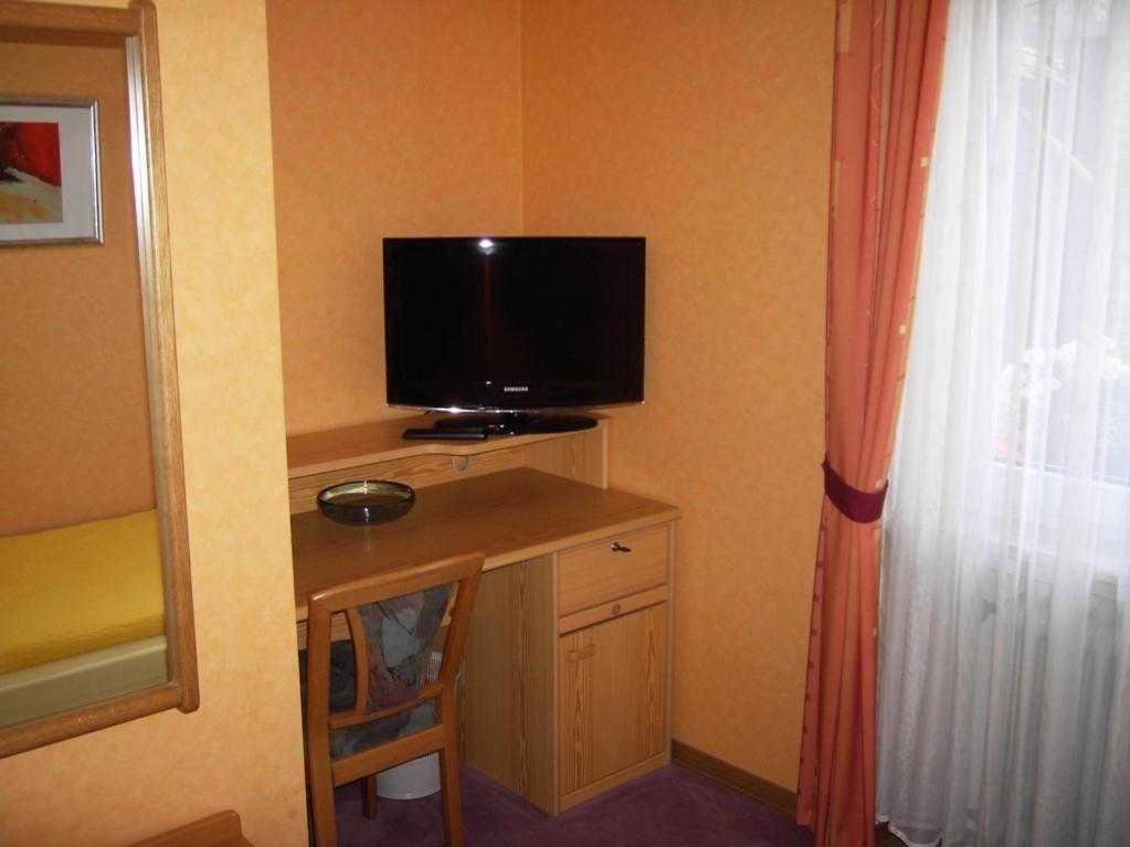 Weinstube Pension Moselbluemchen Цельтинген-Рахтиг Экстерьер фото