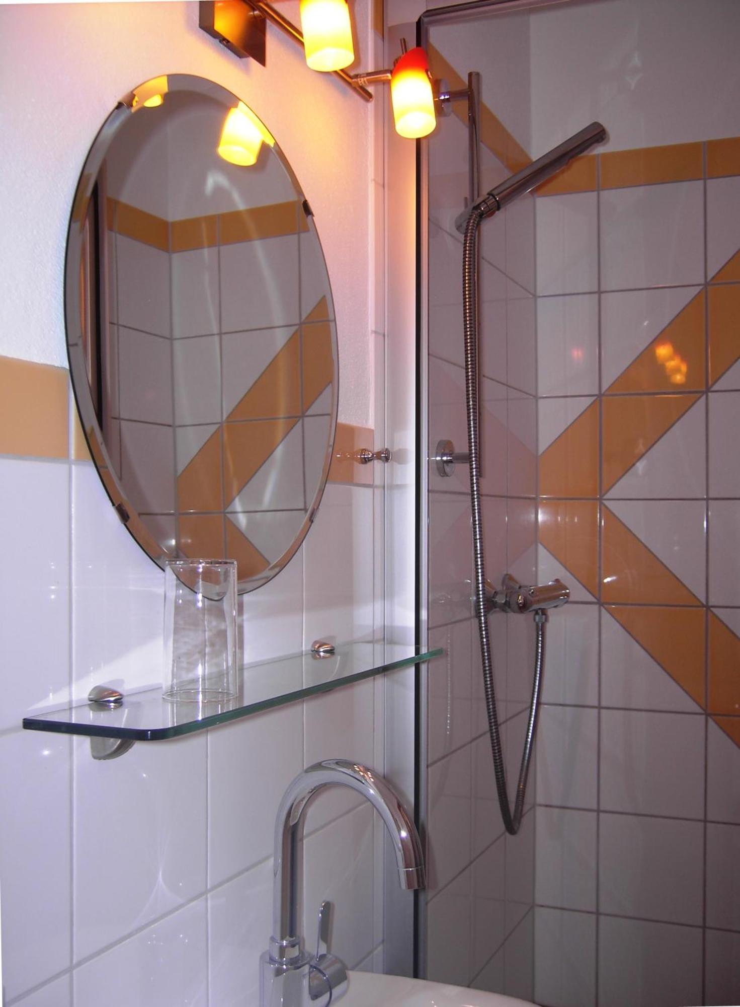 Weinstube Pension Moselbluemchen Цельтинген-Рахтиг Экстерьер фото