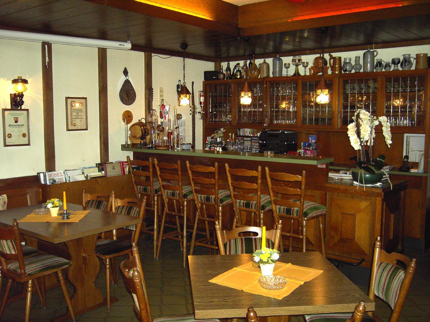 Weinstube Pension Moselbluemchen Цельтинген-Рахтиг Экстерьер фото