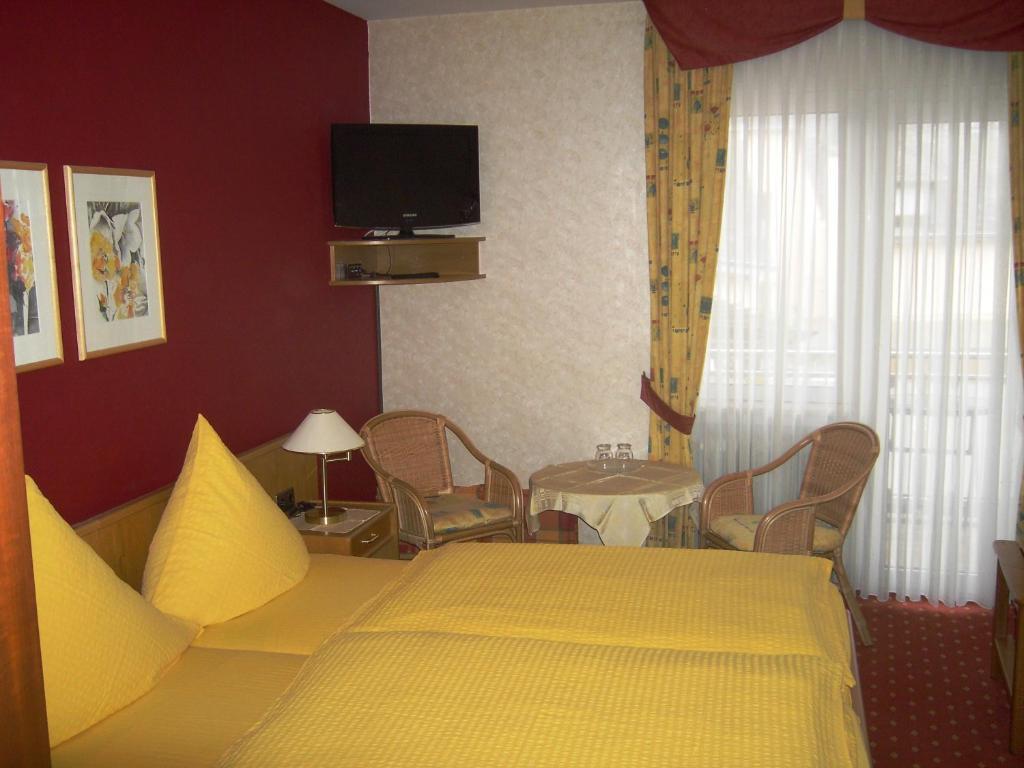 Weinstube Pension Moselbluemchen Цельтинген-Рахтиг Номер фото
