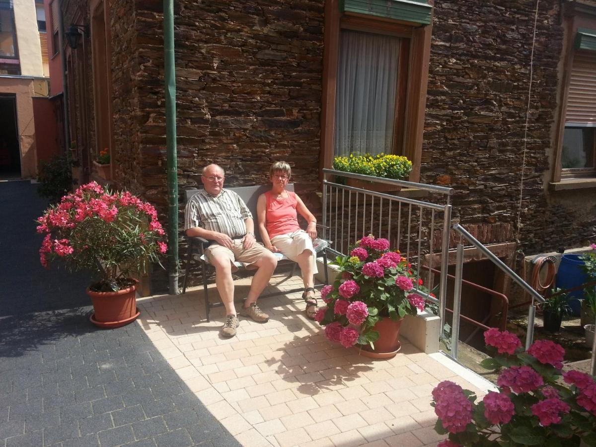 Weinstube Pension Moselbluemchen Цельтинген-Рахтиг Экстерьер фото