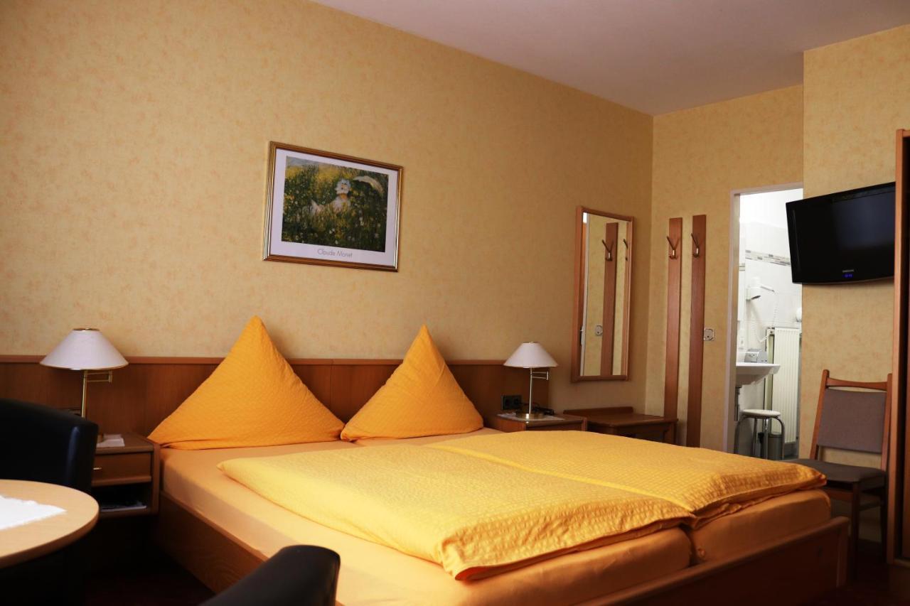 Weinstube Pension Moselbluemchen Цельтинген-Рахтиг Экстерьер фото